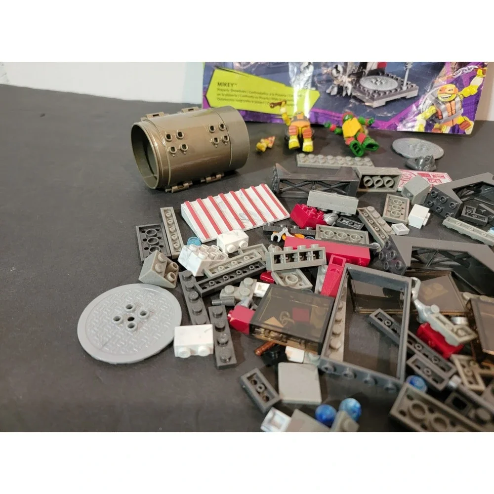 TMNT Mega Bloks Mikey Pizzeria Showdown‎ Playset Incomplete Ninja Turtles